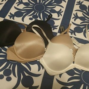 Victoria Secret 34C Bras🍍